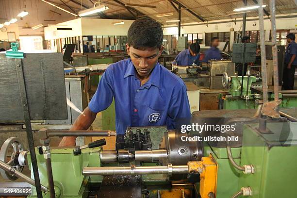 Sri Lanka, Negombo:The Salesian fight against pedophilia and helps the young boys to get education. A trainee in a workshop.