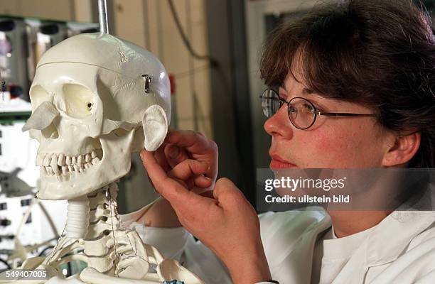 Deutsches Zentrum fuer Biomaterialien und Organersatz / Institut fuer Verfahrenstechnik Denkendorf Oberflaechenbesiedlung eines kuenstlichen Organs...