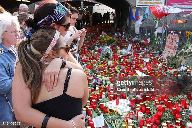 Germany, NRW. Ruhrarea, Duisburg: At the Love Parade, caused by a mass panic, 20 young people died and many were injured, when they tried to reach...