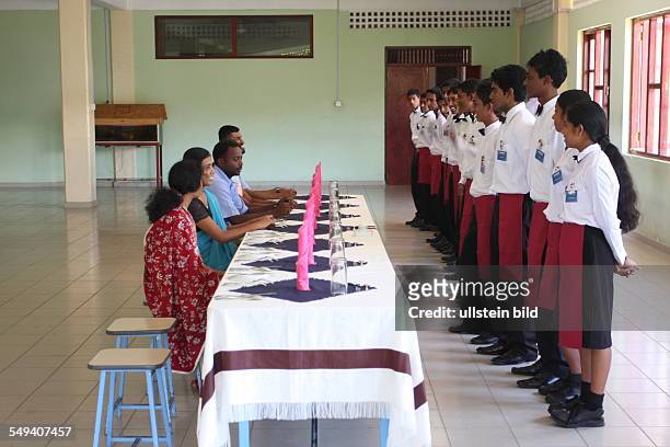 Sri Lanka, Kandy: Pupils of the Don Bosco center for vocational training for former street kids of children of poor families. The trainees standing...