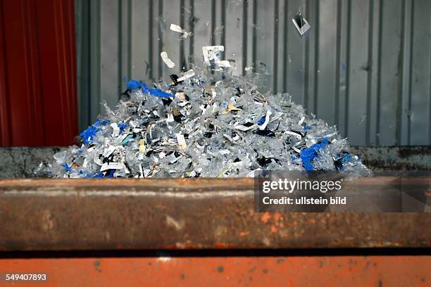 Germany, Nyga Recycling GmbH: slides are shreddered