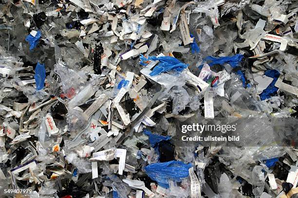 Germany, Nyga Recycling GmbH: slides are shreddered
