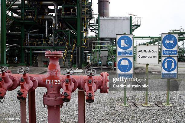 Shell Phc Shell Petroleum Development Company Of Nigeria Photos and Premium High ...