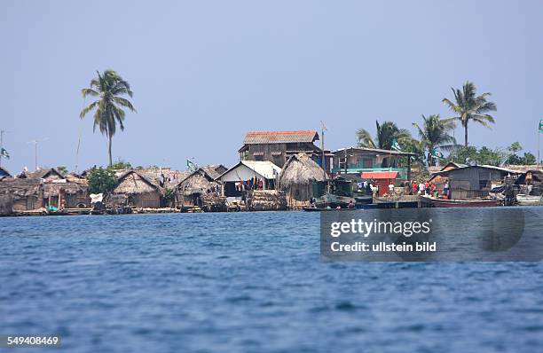 Panama, central America, San Blas: Coco Banderos Cays. Island group in the area Kuna Yala. Because of the climate change the sea level rises and wash...