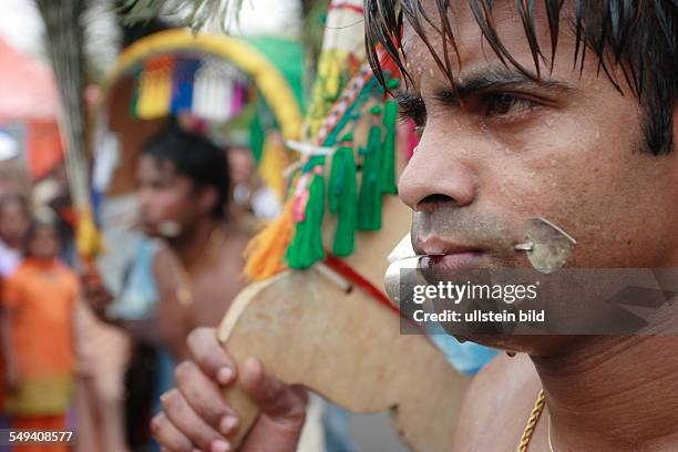 Deutschland. Hamm: das in Hamm-Uentrop jaehrlich stattfindende Tempelfest. Ca. 15.000 Hindus aus ganz Europa treffen sich jedes Jahr am Sri Kamadchi...