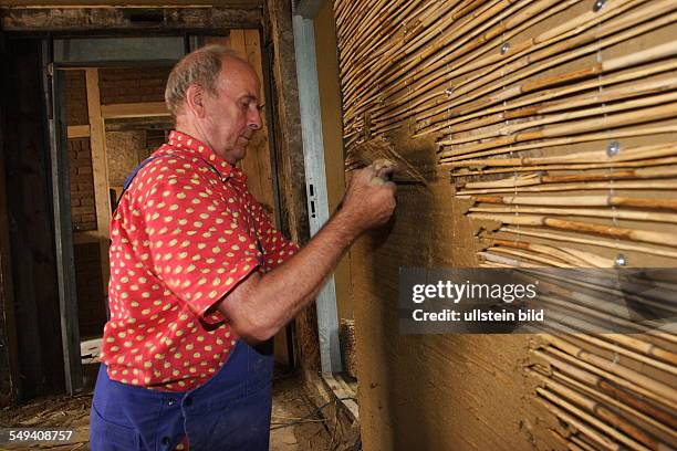 Germany, Hattingen: Restoration of an old half-timbered house. Plastering of the reed mats.