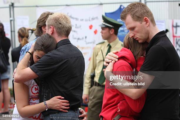 At the Love Parade, caused by a mass panic, 20 young people died and many were injured, when they tried to reach the party area through a tunnel;...