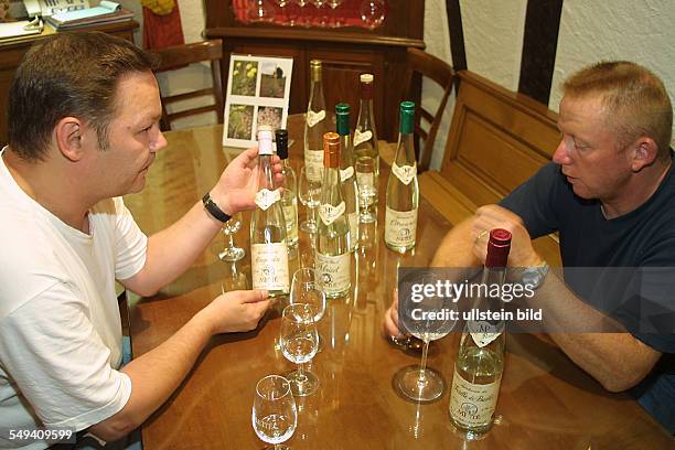 Frankreich, Elsass. Schnapsbrennerei in Europa Jean Paul Mette in Ribeauville. Der Erbe der Mette Destillle Philippe Traber leitet seit ca. 2 Jahren...