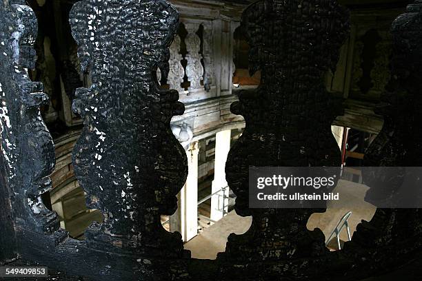 Duchess Anna Amalia Library - drying of the rococo hall after the fire of September 2004