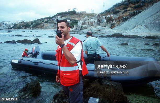 Spain, Africans try to immigrate over the straits of Gibraltar. The Cruz Roja with a rubber dinghy at the salvage of bodies