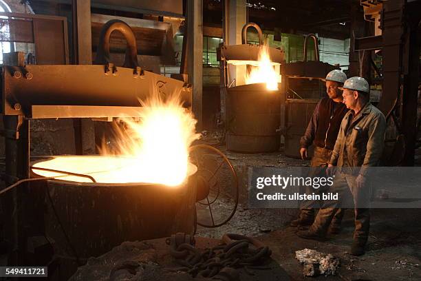 Germany, Muehlheim: The mechanical workshop of the Friedrich-Wilhelm steelworks. Workers at a melting furnace