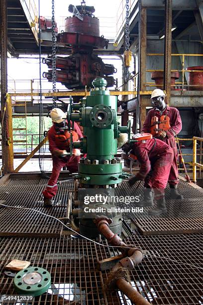 Kalaba Shell Niger Delta Photos and Premium High Res Pictures - Getty Images