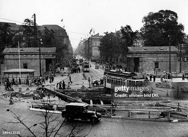 Germany Free State Prussia Berlin Berlin Reorganisation of Berlin: Street works at the Leipziger Platz - ca. 1937 - Photographer: Heinz Fremke...