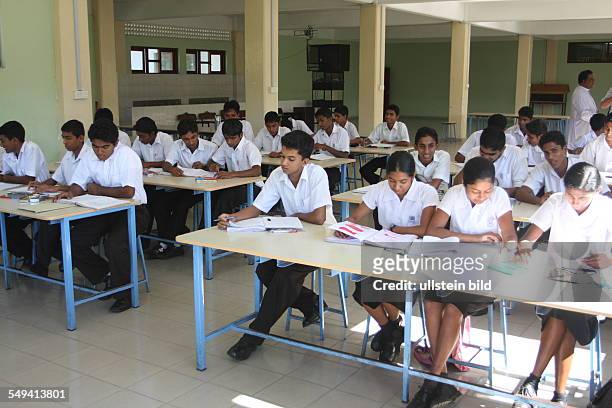 Sri Lanka, Kandy: Pupils of the Don Bosco center for vocational training for former street kids or children of poor families. Pupils during their...