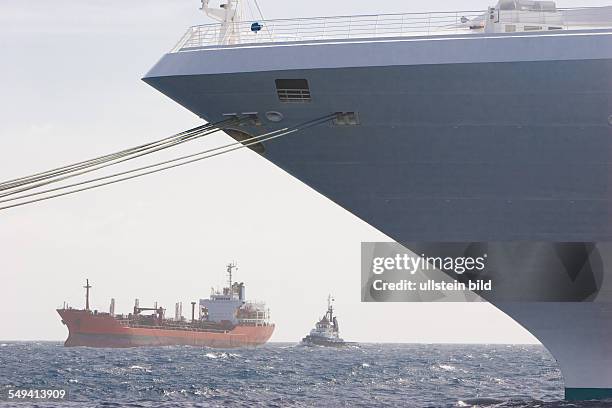 Shipping traffic in the Schottegat through St. Annabaai