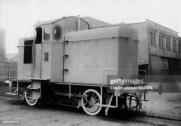 Locomotive diesel-powered, produced by Maschinenbau-Gesellschaft Karlsruhe in 1924 - 1925 - Photographer: Sennecke - Published by: 'Vossische...