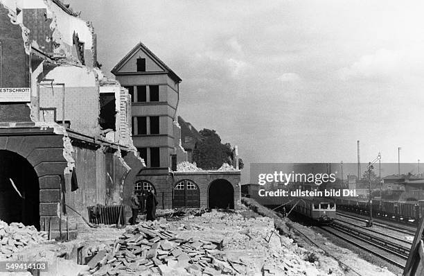 Germany Free State Prussia Berlin Berlin Reorganisation of Berlin: construction site in Berlin Neukölln at the Siegfriedstrasse and the Emserstrasse...