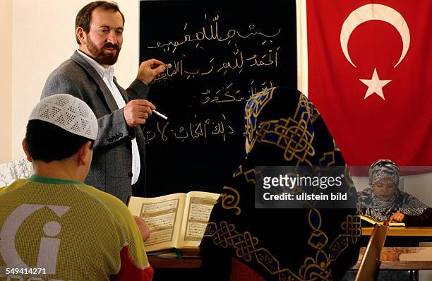 Germany, Dortmund, 1999: Turks in Germany.- Turkish pupils in their Islam classes.