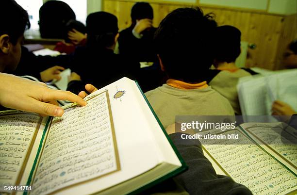 Germany, Bottrop: Koranic school at the weekend in the association of the Islamic Community Cologne . Community in Bottrop-Welheim; boys group during...