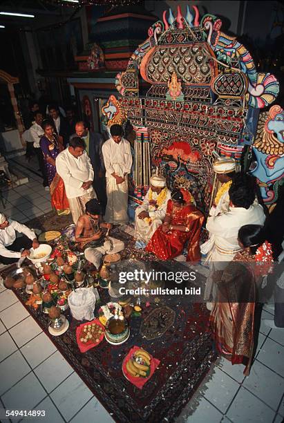 Germany, Hamm, 1999: Hindu-Tamils in Germany.- Wedding ceremony in the Sri Sithivinayagar Temple .