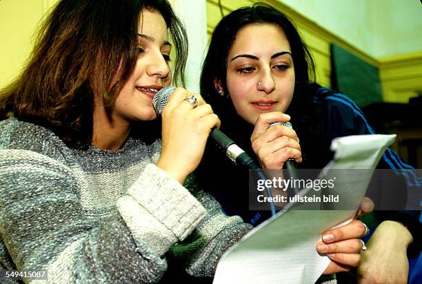 Germany, Berlin: Hip Hop in Berlin.- Turkish rappers practicing in the Naunyn-Ritze , Kreuzberg.