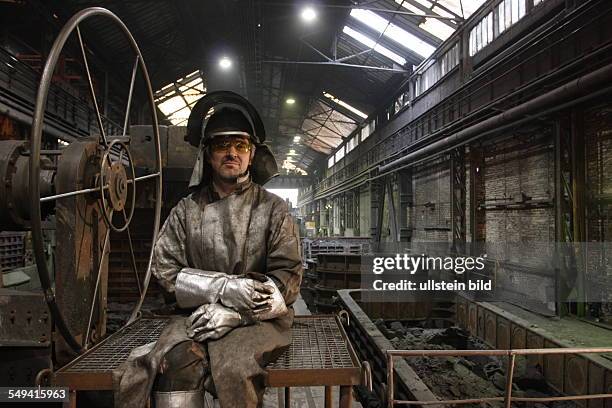 Germany, Muelheim: The mechanical workshop of the Friedrich-Wilhelm steelworks. A worker in protective clothes