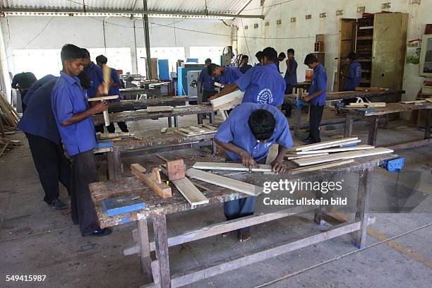 Sri Lanka, Negombo: The Salesian fight against pedophilia and helps the young boys to get education. Trainees in a workshop