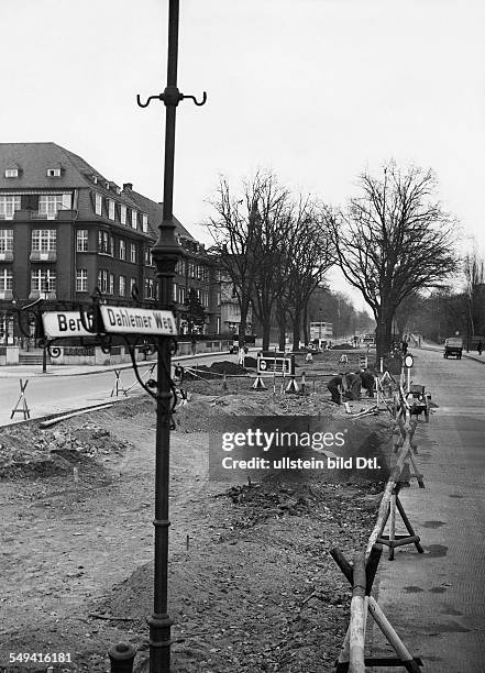 Germany Free State Prussia Berlin Berlin Reorganisation of Berlin: construction site at the Dahlemer Weg in Lichterfelde - ca. 1937 - Photographer:...