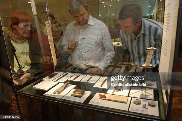 Germany, NRW, Dortmund: Exhibition in the museum for history of art and civilization. Here: The findings of an early medieval cemetery