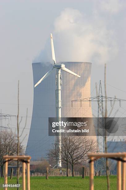 Wind energy plant near the STEAG hard-coal fired power plant