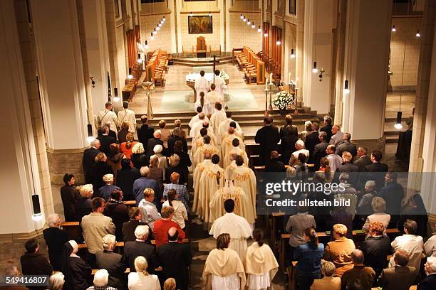 Germany, NRW, Duisburg-Hamborn: Preparation for a service at the Hamborn abbey