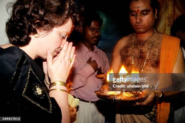 Germany, Hamm, 1999: Hindu-Tamils in Germany.- A German woman takes part in the annual temple celebration in the Sri Kamadschi Ambal Temple.
