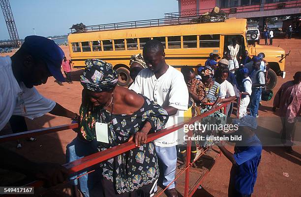 Guinea, refugees from Sierra Leone boarding the ferry Fanta to be repatriated.