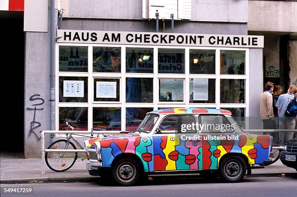 Checkp Point Charlie Inages 119 House At The Checkpoint Charlie Stock Photos, High-Res Pictures ...