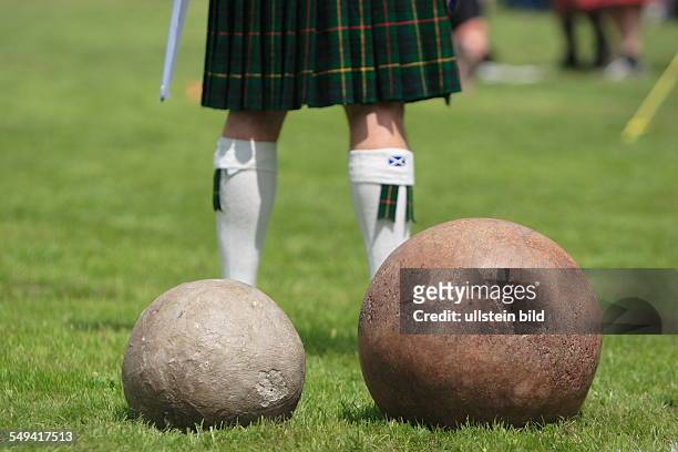 Germany, Xanten: Bagpipers during the Highland Games which took place next to the Eastern embankment.