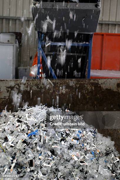 Germany, Nyga Recycling GmbH: slides are shreddered