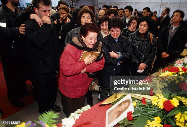 Germany, Cologne, 1997: Funeral service for the Turks being killed by an arson in Krefeld; mourners, relatives.