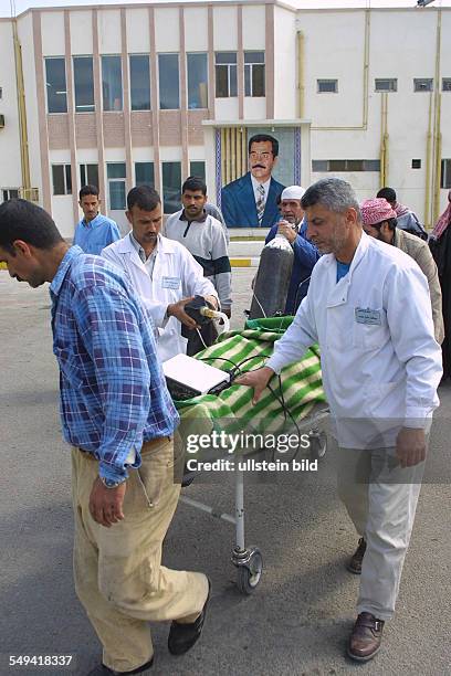 Iraq, Baghdad: A victim of a bomb attack arrives at the Al-Jarmuk hospital at the Al- Mustansaria University.