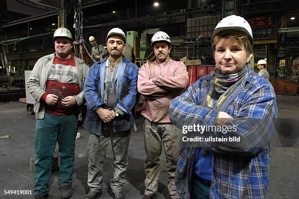 Germany, Muelheim: The mechanical workshop of the Friedrich-Wilhelm steelworks. Some people of the staff
