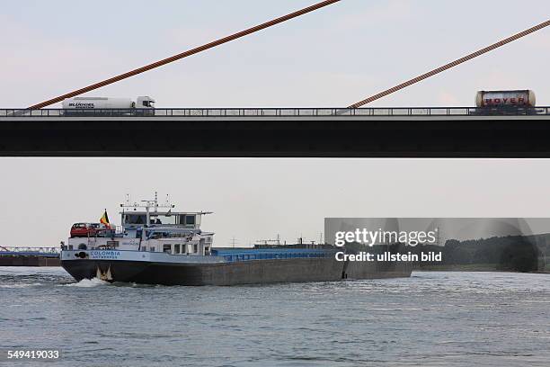 Germany, Reportage "Living at the highway 40". Duisburg, bridge over the river Rhine