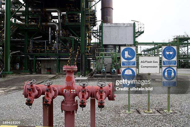 Shell Phc Shell Petroleum Development Company Photos and Premium High Res ...