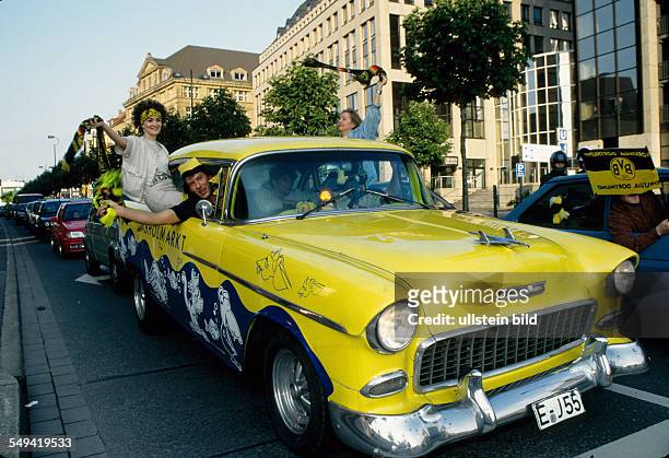Germany, Dortmund, 1996: Dortmund-City.- BVB-Fans celebrating the championship ; car parade in front of the main station.