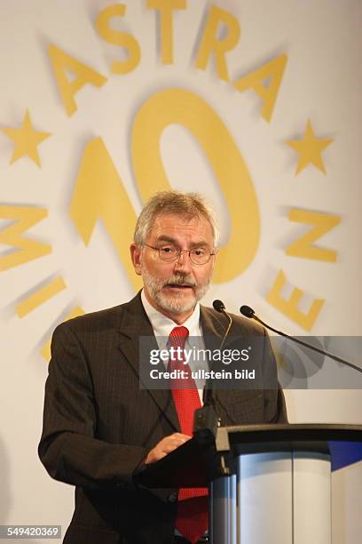 Germany, Bochum, Opel Company. The ten millionth Opel Astra is beeing produced. Chairman Hans H. Demant