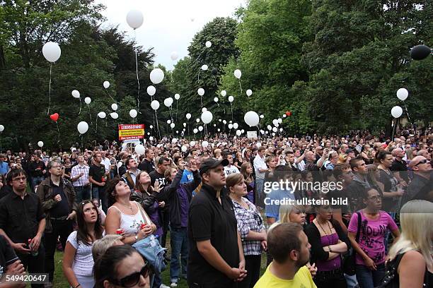 Germany, NRW. Ruhrarea, Duisburg: At the Love Parade, caused by a mass panic, 20 young people died and many were injured, when they tried to reach...