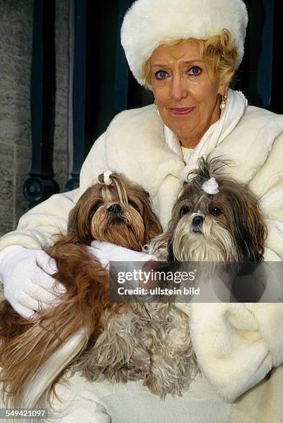 Germany, Cologne: Human being and animal.- Fringe event during the procession of the Monday of Lent.