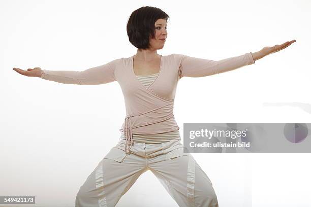 Germany, Essen, young woman doing yoga