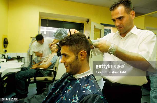 Deutschland, Berlin: Turkish youth at a hairdresser.