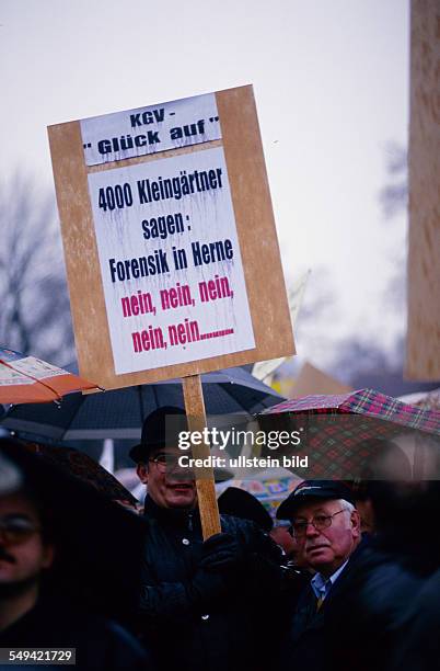 Germany, Dortmund: Citizens initiative Herne and Wanne-Eickel against, Forensik e.V..- Wolfgang Clement during a visit at the mines ground PLUTO...