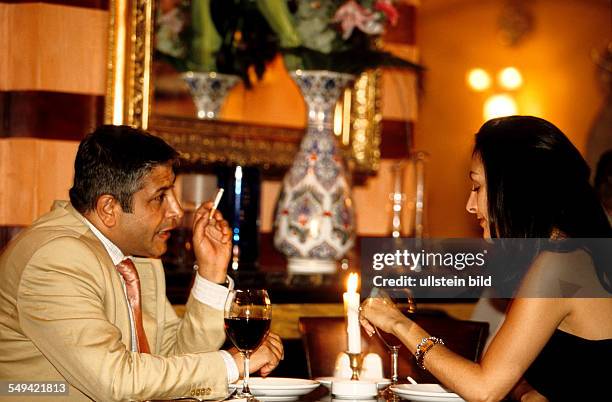 Deutschland, Berlin: A turkish couple eating dinner in the turkish restaurant Hasir.