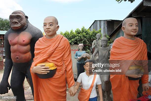 Cambodia, Phnom Penh, foundry of figures